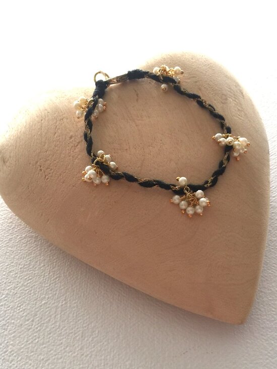 Zensa Jewelry - Petite Black Bracelet with Pearls. Boho style. NEW